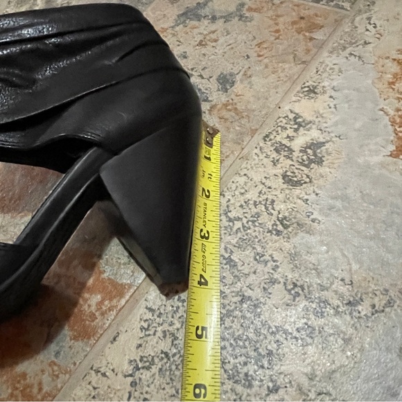 🐦⬛Beautiful Gianni Bini Open Toe Ankle Zip Triangular Heeled Leather Pumps! - Picture 7 of 13